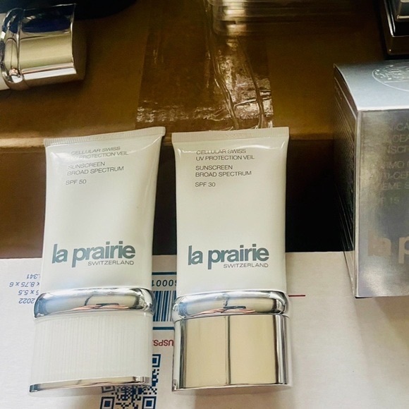 LA PRAIRIE CELLULAR SWISS UVPROTECTION VEIL SUNSCREEN BROAD...